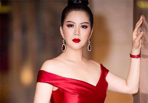 Hoa hậu Đinh Hiền Anh mặc thanh lịch đẹp hút ánh nhìn