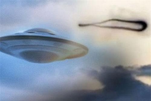 Tiếp tục lộ hình ảnh UFO hình chiếc nhẫn trên bầu trời nước Mỹ?