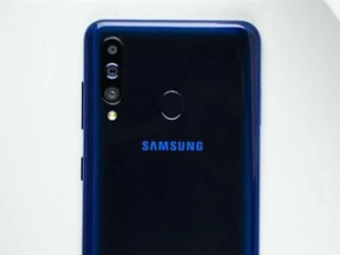 Ảnh chi tiết Samsung Galaxy M40: 3 camera sau, cấu hình tốt, pin 3.500 mAh, giá gần 7 triệu