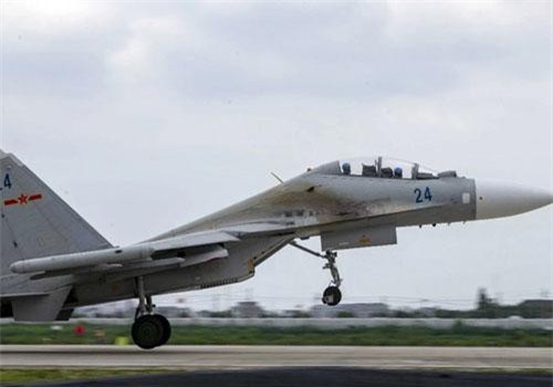Cực hiếm cảnh “hổ mang” Su-30MK2 Trung Quốc phóng tên lửa