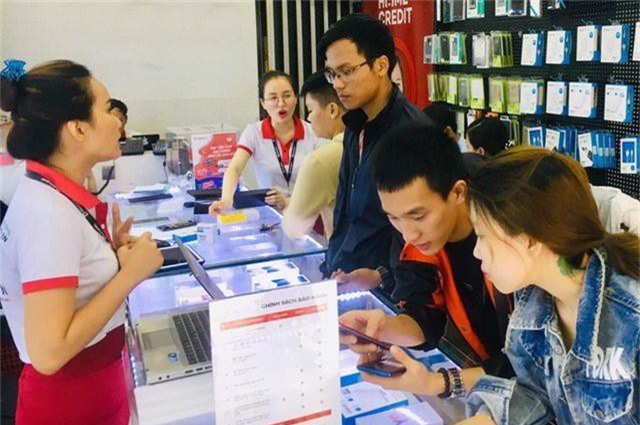 Nghịch lý: Smartphone cao cấp giảm giá mạnh, dân vẫn chuộng hàng cũ