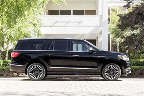 8. Lincoln Navigator L 2019.