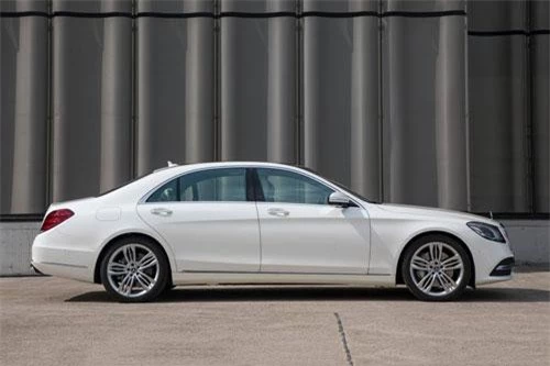 9. Mercedes-Benz S-Class 2019 (giá khởi điểm: 126.445 USD).