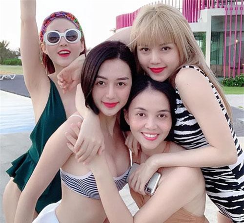 4 chị em nhà "bạn gái Sơn Tùng" khoe sắc vóc "đánh bật" 3 chị em Nhã Phương