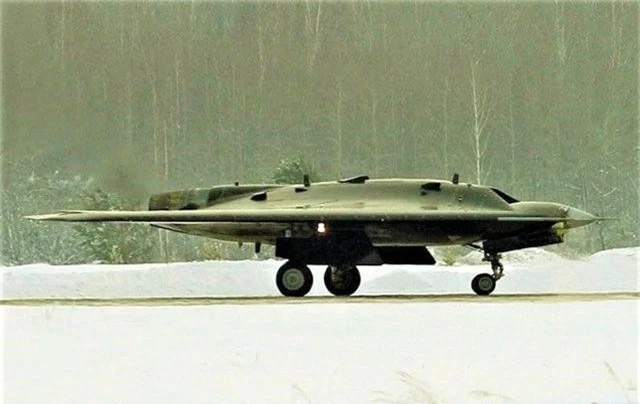 Bí ẩn máy bay tấn công không người lái Thợ săn Okhotnik-B của Nga - 3