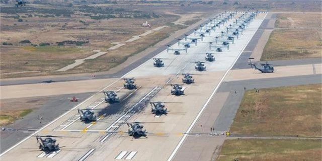 Hơn 40 trực thăng quân sự Mỹ phô diễn uy lực trong tập trận “Voi đi bộ” - 1