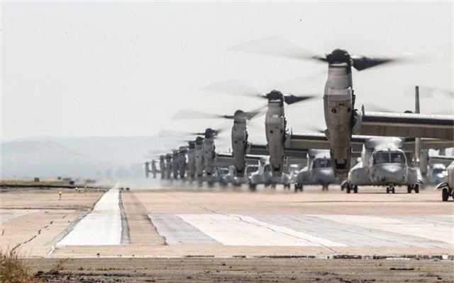 Hơn 40 trực thăng quân sự Mỹ phô diễn uy lực trong tập trận “Voi đi bộ” - 2