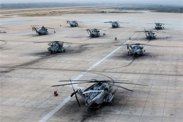 Hơn 40 trực thăng quân sự Mỹ phô diễn uy lực trong tập trận “Voi đi bộ” - 5