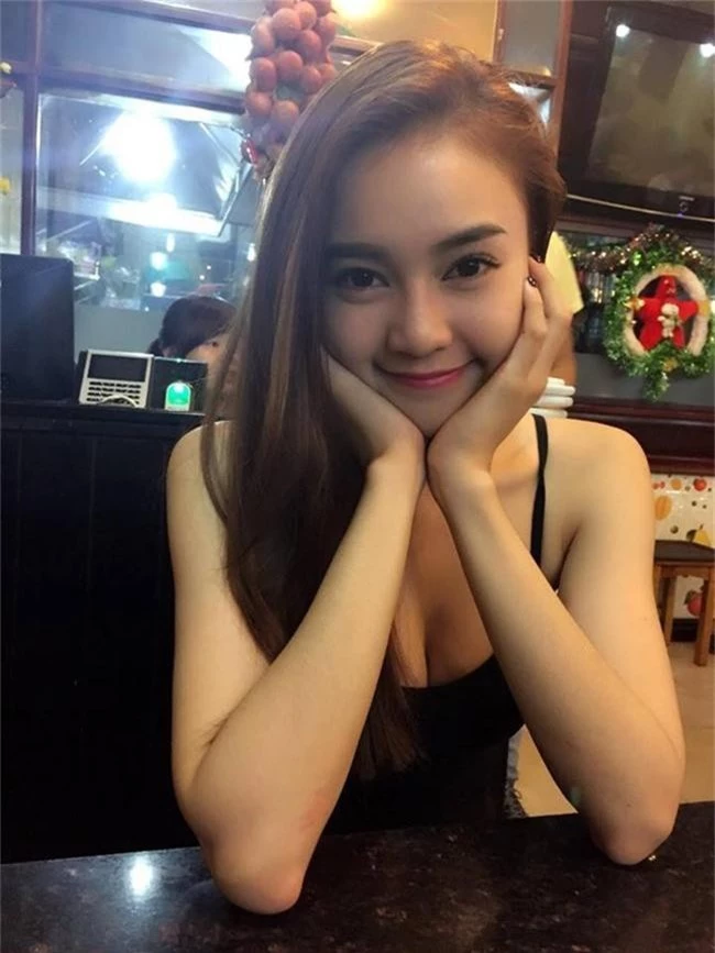 nhan sac nu dien vien dong canh nong o tuoi 19, bi don 