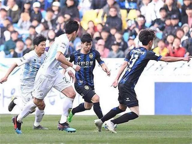 Rời Incheon United là bước ngoặt lớn giúp Công Phượng tỏa sáng trở lại - 1