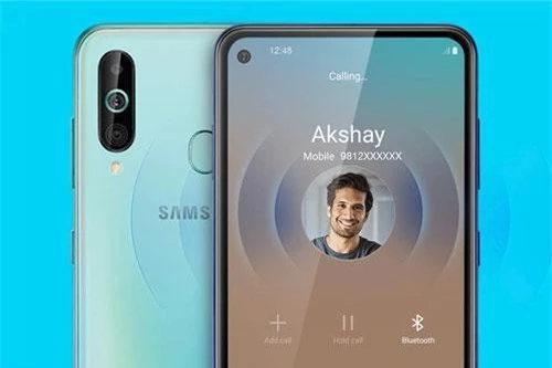 “Trái tim” của Samsung Galaxy M40 là vi xử lý Qualcomm Snapdragon 675 lõi 8 với xung nhịp tối đa 2 GHz, GPU Adreno 612. RAM 6 GB/ROM 128 GB, có khay cắm thẻ microSD với dung lượng tối đa 512 GB. Hệ điều hành Android 9.0 Pie, được tùy biến trên giao diện One UI.