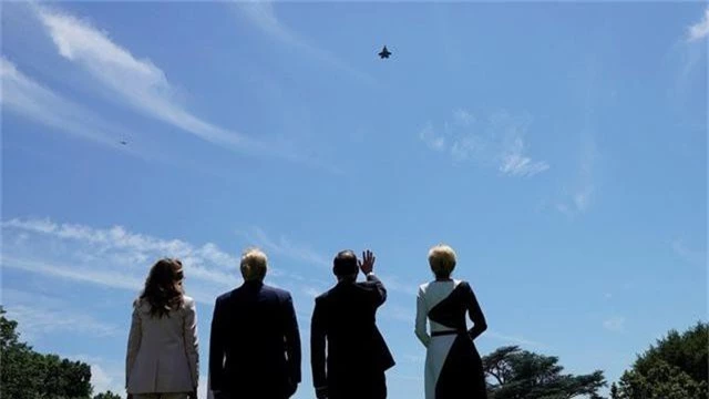 Tổng thống Trump “mục sở thị” F-35 bay tầm thấp qua Nhà Trắng - 1