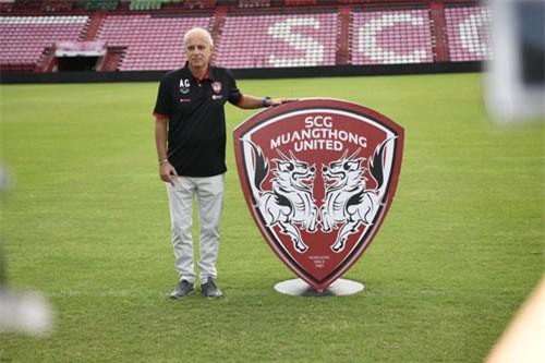 Bại tướng của ông Park chính thức làm thầy Văn Lâm