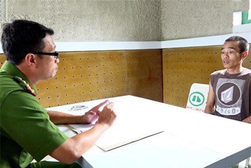 An Giang: Chạy xe vào đường cấm còn mang dao ra dọa công an