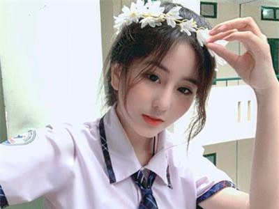 Lộ bảng điểm kém không ngờ của hot girl "toàn diện" Võ Ngọc Trân