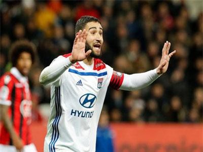 Một năm sau thất bại, Liverpool nối lại với Nabil Fekir
