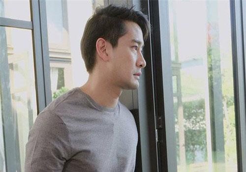 Đêm ấy, tôi lặng người khi phát hiện vợ quỳ lạy osin, lắng tai nghe thì phát hiện bí mật kinh hoàng