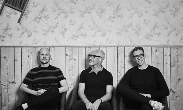 Above & Beyond là những nhà sáng lập Anjunabeats và thực sự tạo nên một dòng nhạc riêng biệt nhờ tinh thần gửi gắm trong từng tác phẩm của mình.