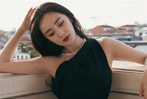 Trở về cuộc sống độc thân, Dương Mịch thêm gợi cảm và quyến rũ!