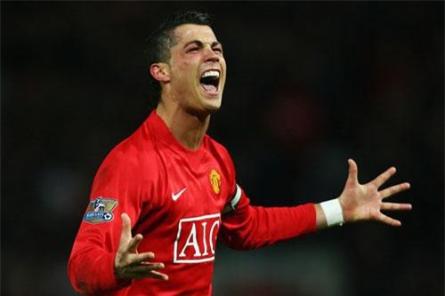 CLIP: Những siêu phẩm để đời của Ronaldo trong màu áo M.U