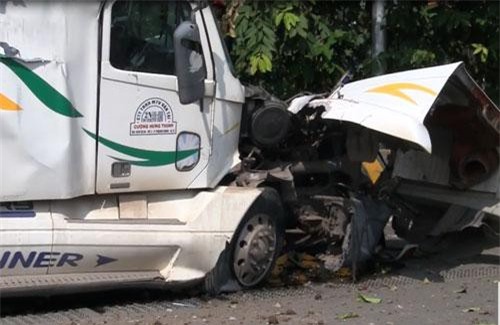 CLIP: Hiện trường vụ tai nạn thảm khốc tại Tây Ninh làm 5 người thiệt mạng