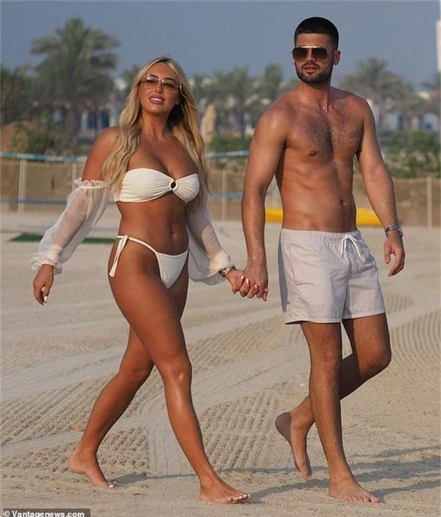 Amber Turner tình tứ bên bạn trai trên bãi biển Dubai - 5