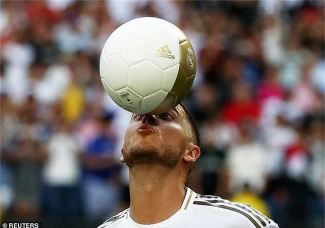 Eden Hazard rạng rỡ ra mắt 50.000 cổ động viên Real Madrid - 10