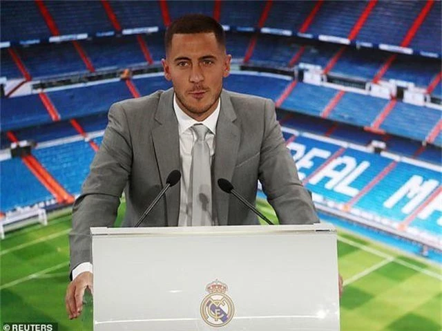 Eden Hazard rạng rỡ ra mắt 50.000 cổ động viên Real Madrid - 17