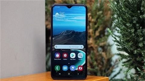 Samsung Galaxy A10e trình làng với man hình giọt nước, pin 3000mAh, giá hơn 4 triệu