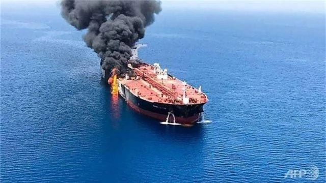 “Tố” Tehran tấn công hai tàu dầu, Mỹ đưa thêm tàu chiến tới gần Iran - 1