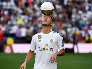 Hazard bị CĐV Real đối xử thô lỗ ở lễ ra mắt