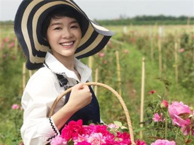 Mê mẩn vườn hồng khổng lồ của vợ Thành trong "Về nhà đi con"