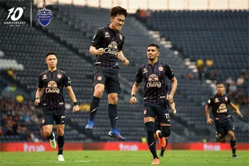 Xuân Trường có giải thưởng đầu tiên tại Thai League