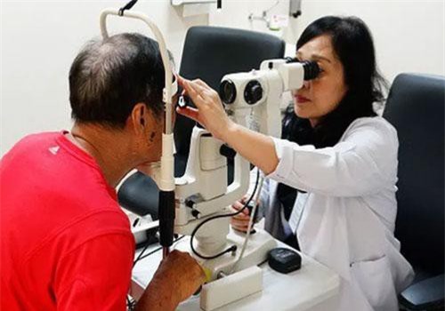 Tuyệt đối không tùy ý dùng thuốc nhỏ mắt khi bị đau mắt đỏ