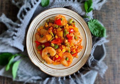 Chỉ 1 món tôm xào rau củ ăn với cơm thoải mái yên tâm đủ chất mà vẫn thật nhanh gọn