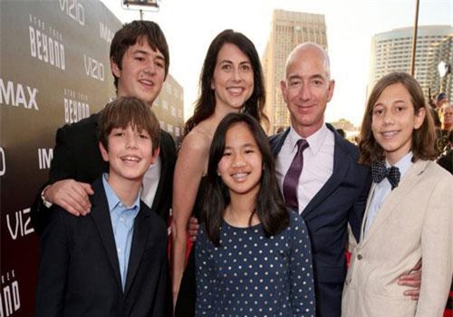 4 người con của tỷ phú Amazon giờ ra sao sau khi bố mẹ ly hôn, cha có tình yêu mới?