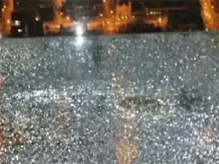 "Hú hồn" thềm kính quan sát trên tòa nhà chọc trời bị nứt