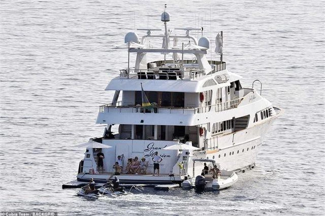 Gia đình giàu có thuê du thuyền này với giá 120 nghìn bảng Anh/tuần 