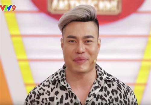 Sau ồn ào đánh nhau khi phát cơm từ thiện, Lê Dương Bảo Lâm lại bị đồng nghiệp chê mặc áo hàng chợ