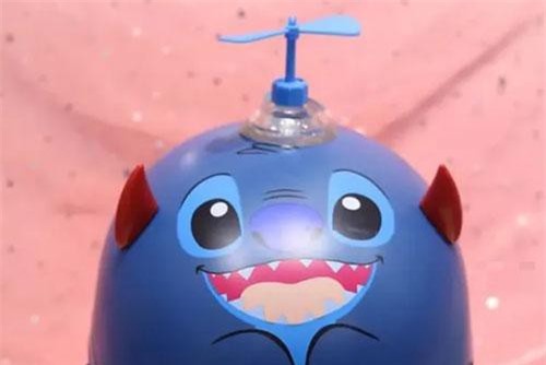 Kiếm tiền triệu từ trào lưu mũ bảo hiểm lắp chong chóng Doremon