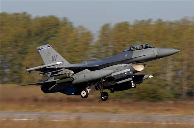 Bulgaria “che ong che eo” chien dau co F-16 cua My-Hinh-6