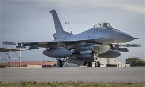 Bulgaria “che ong che eo” chien dau co F-16 cua My-Hinh-9