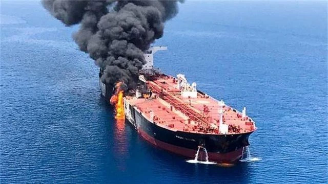 “Giải mã” vũ khí nghi được sử dụng tấn công tàu dầu tại vịnh Oman - 1