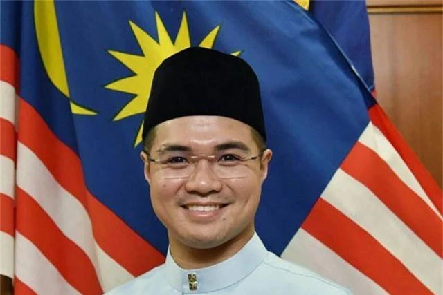 Malaysia bắt chính trị gia nhận xuất hiện trong video quan hệ đồng giới với bộ trưởng kinh tế - 1