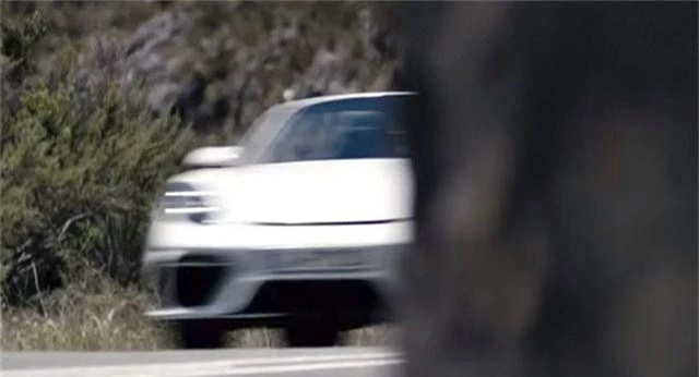 Porsche hé lộ hình ảnh mẫu xe thể thao mui trần mới - 1