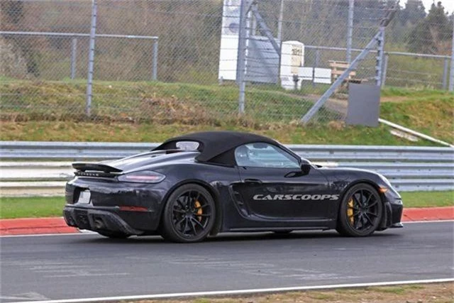Porsche hé lộ hình ảnh mẫu xe thể thao mui trần mới - 7