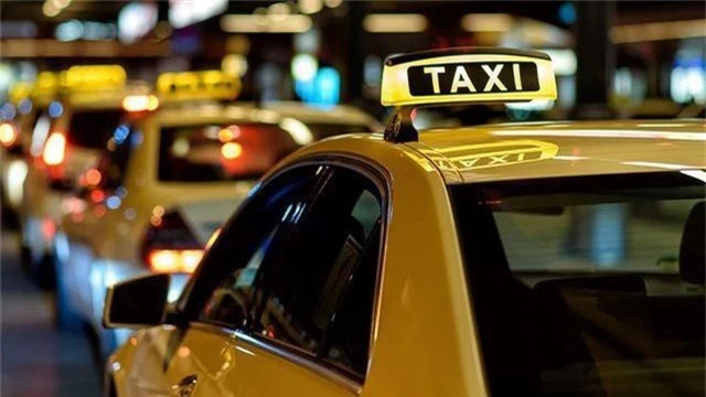 Taxi công nghệ phải gắn hộp đèn để đảm bảo cạnh tranh lành mạnh - 1