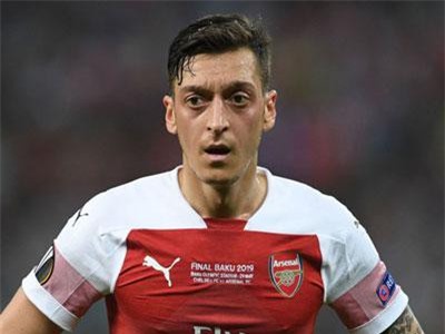  Bí tiền, Arsenal xuống tay với Mesut Ozil