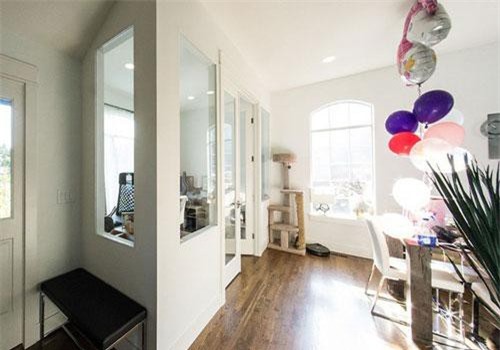 Người đàn ông chứng tỏ độ thông minh của mình khi kết hợp phòng khách và văn phòng làm việc chỉ trong "vài nốt nhạc"