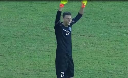 CLIP: Top 10 bàn thắng đẹp nhất của các thủ môn